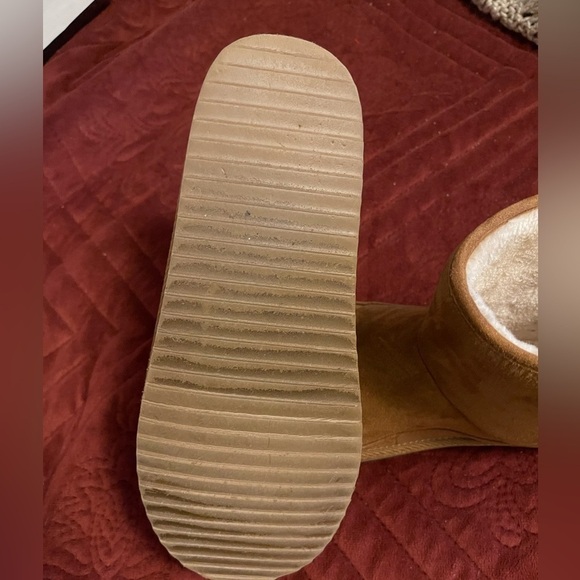 Old Navy Size 7 Chestnut Cozy-Bootie Low Top Faux Suede With‎ Fur Lining . - Picture 6 of 11